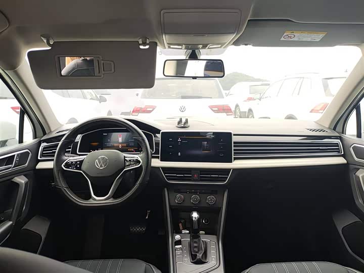 Фото 10 - Volkswagen Tiguan L Pro