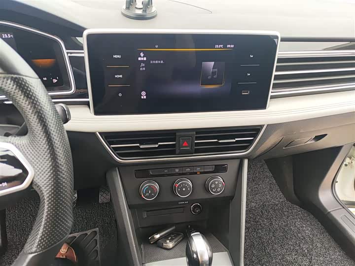 Фото 13 - Volkswagen Tiguan L Pro