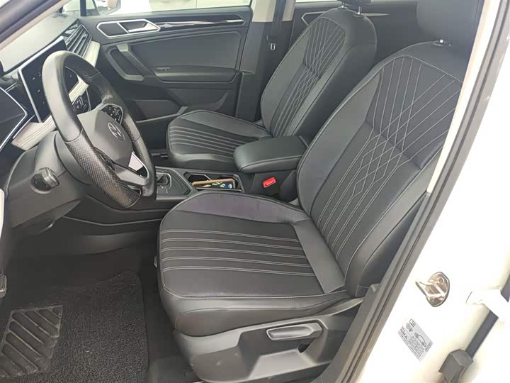 Фото 15 - Volkswagen Tiguan L Pro