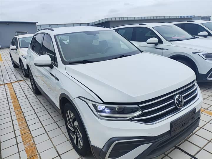 Фото 4 - Volkswagen Tiguan L Pro