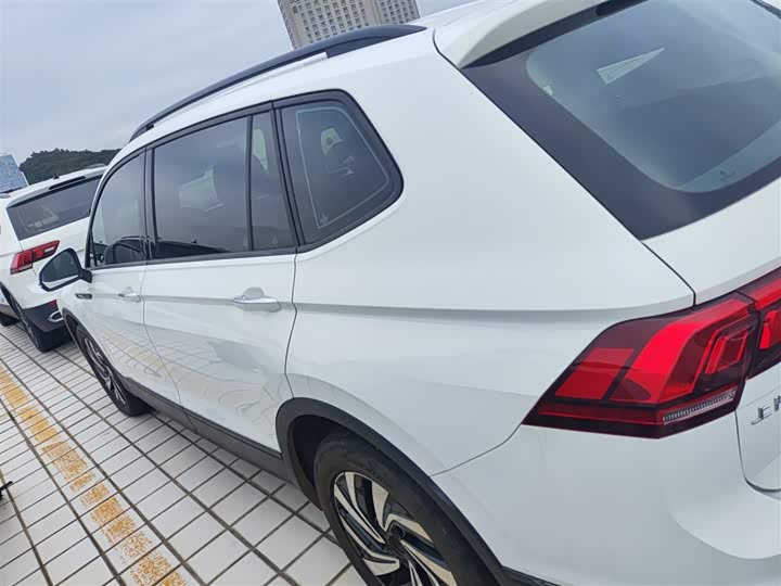 Фото 5 - Volkswagen Tiguan L Pro