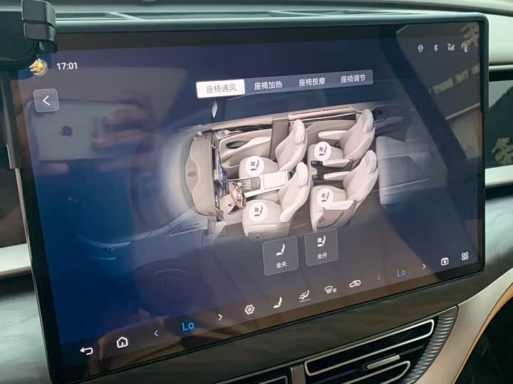 Фото 19 - Denza D9