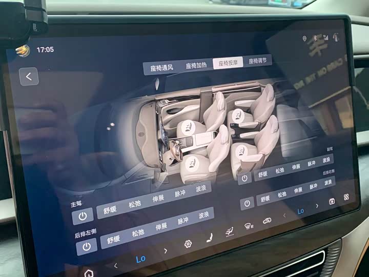 Фото 21 - Denza D9