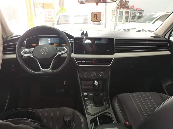 Фото 10 - Volkswagen Tiguan L Pro