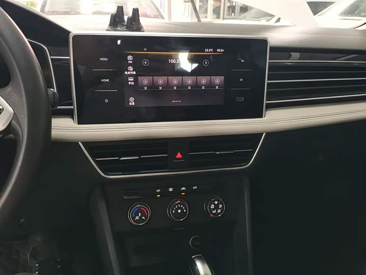 Фото 13 - Volkswagen Tiguan L Pro