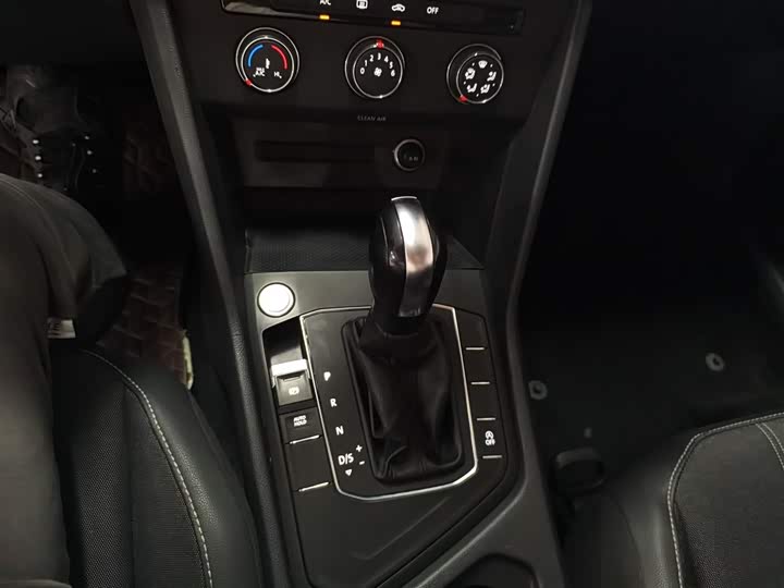 Фото 14 - Volkswagen Tiguan L Pro