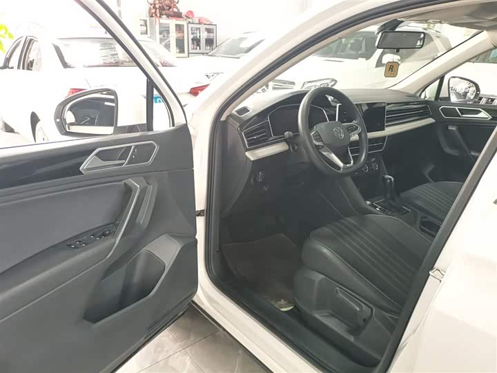 Фото 16 - Volkswagen Tiguan L Pro