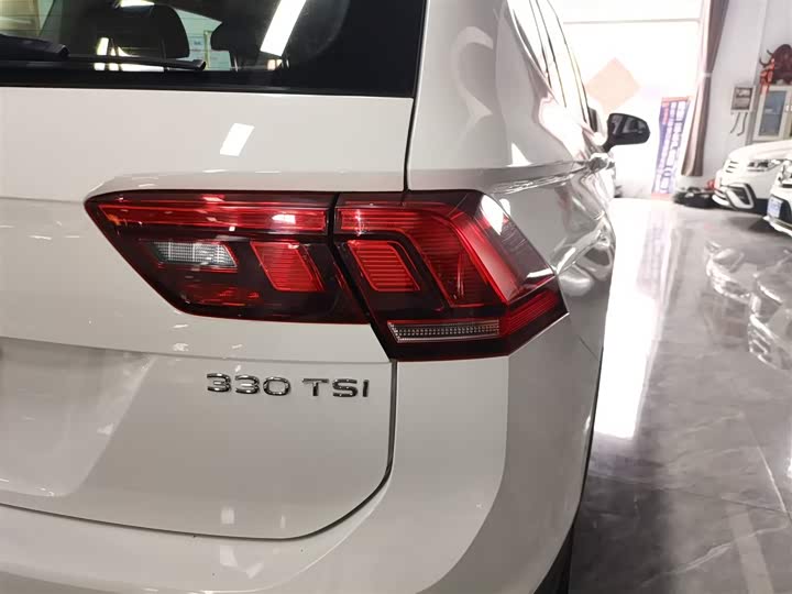 Фото 8 - Volkswagen Tiguan L Pro