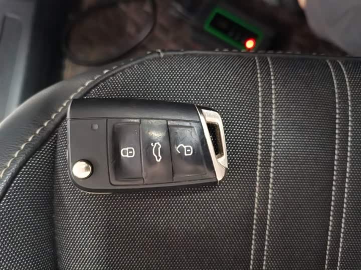 Фото 9 - Volkswagen Tiguan L Pro