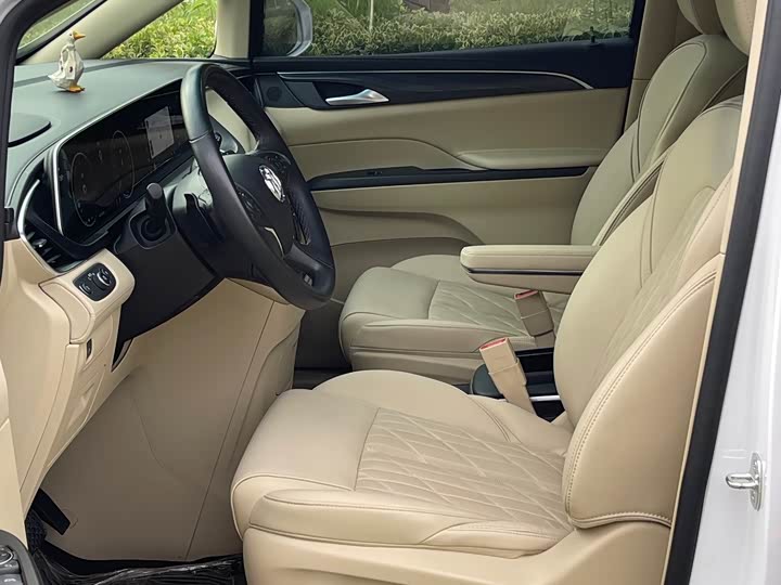 Фото 3 - Buick GL8 ES