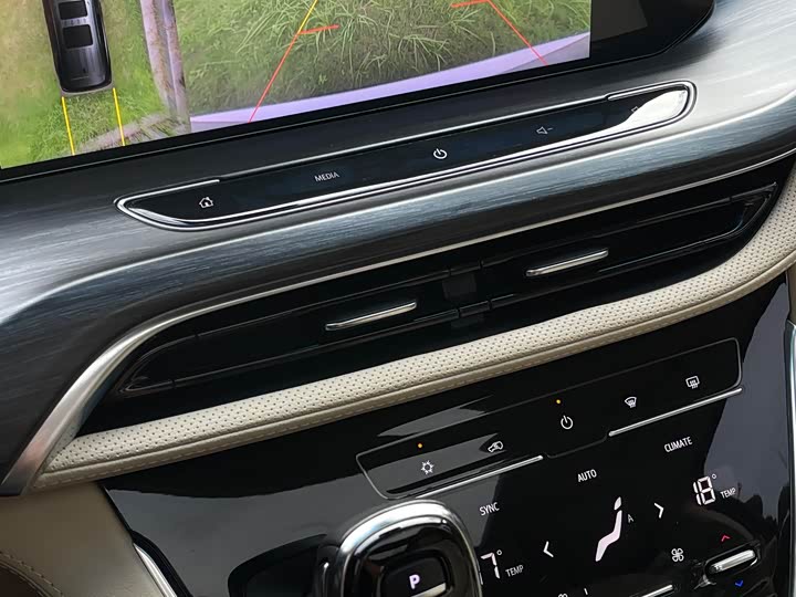 Фото 8 - Buick GL8 ES