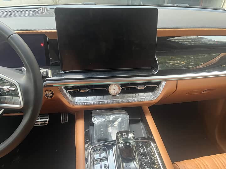 Фото 10 - Tank 500 Hybrid