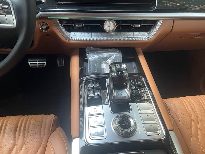 Фото 11 - Tank 500 Hybrid