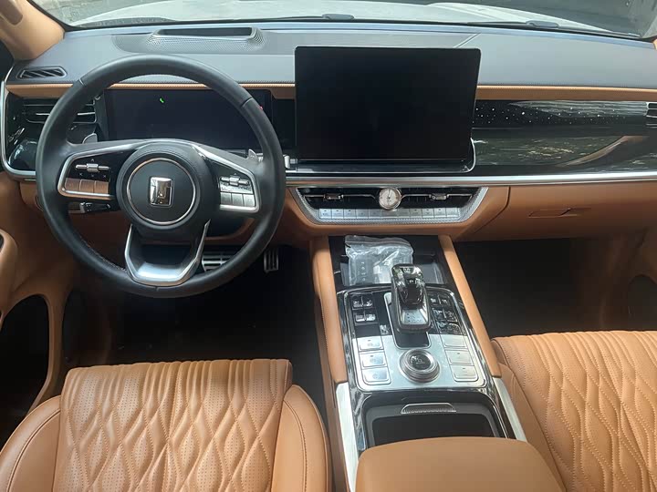 Фото 12 - Tank 500 Hybrid