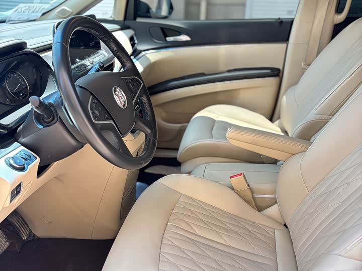 Фото 4 - Buick GL8 ES