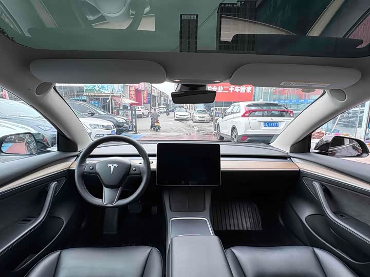 Фото 10 - Tesla Model 3