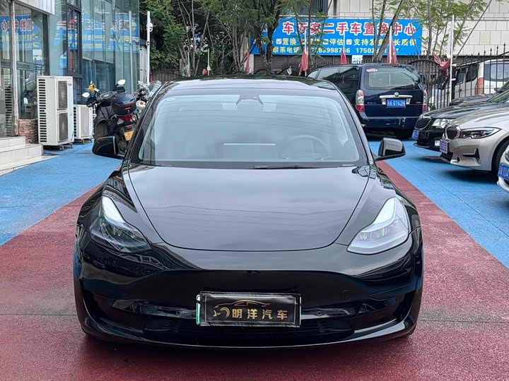 Фото 2 - Tesla Model 3
