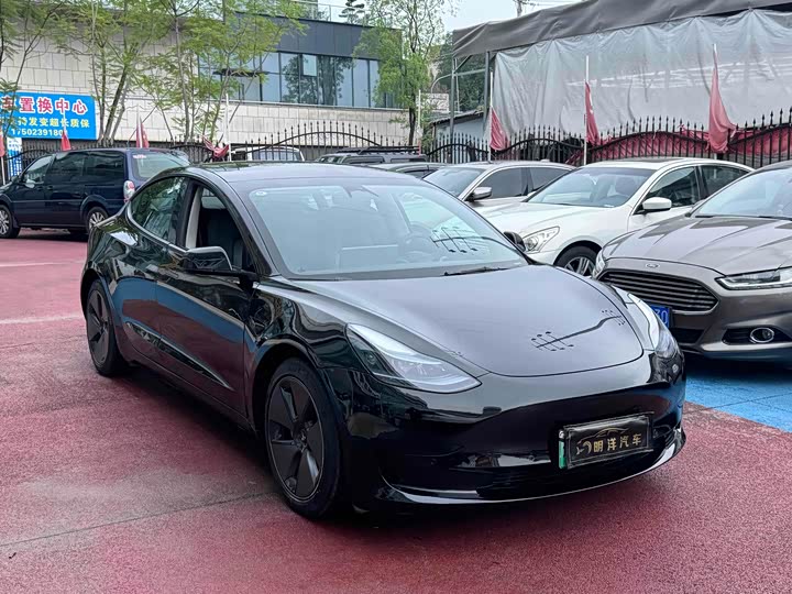 Фото 3 - Tesla Model 3