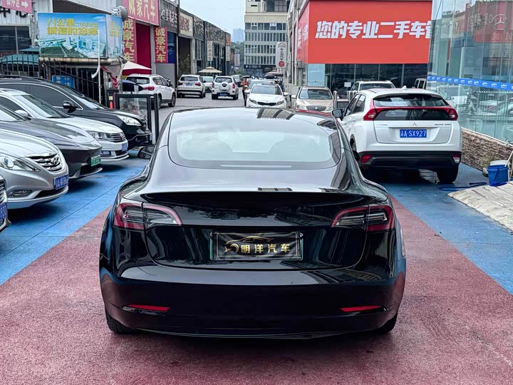 Фото 4 - Tesla Model 3