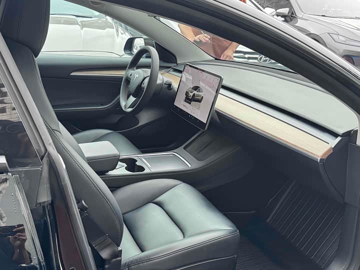 Фото 8 - Tesla Model 3