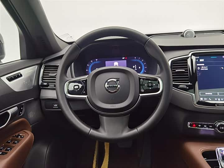 Фото 11 - Volvo XC90