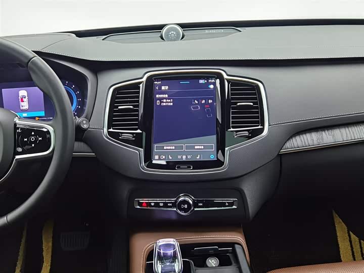 Фото 12 - Volvo XC90