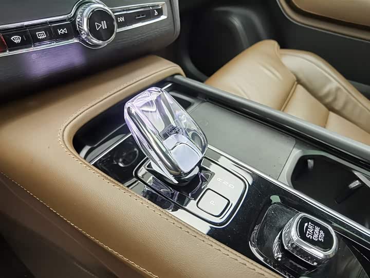 Фото 13 - Volvo XC90