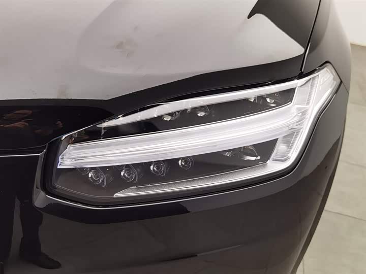 Фото 7 - Volvo XC90