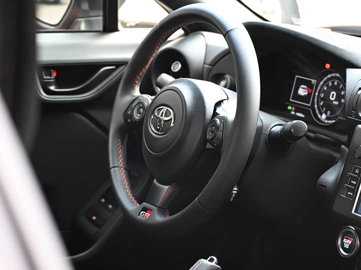 Фото 17 - Toyota GR86