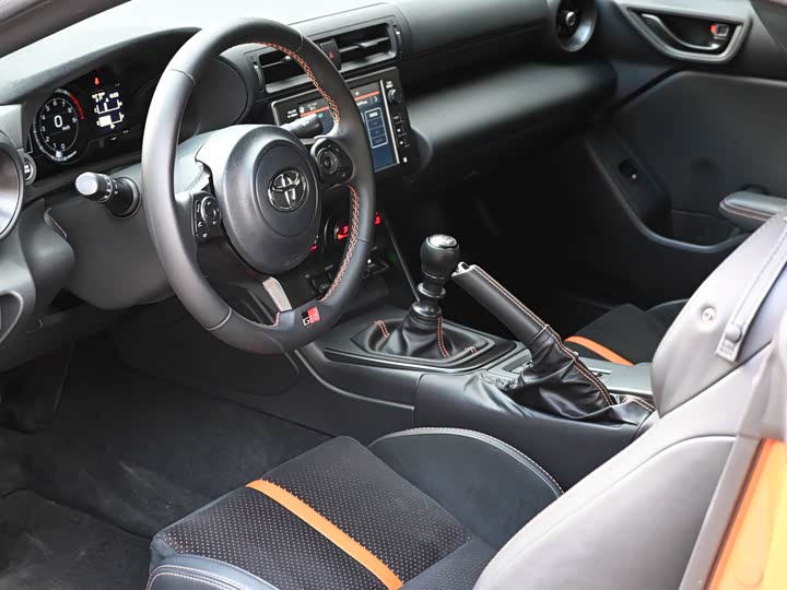 Фото 21 - Toyota GR86