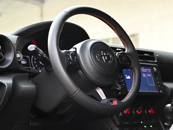 Фото 23 - Toyota GR86