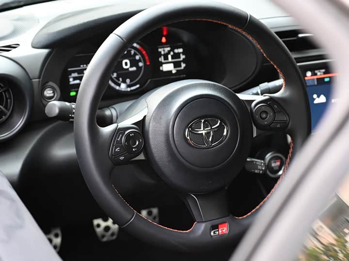 Фото 7 - Toyota GR86