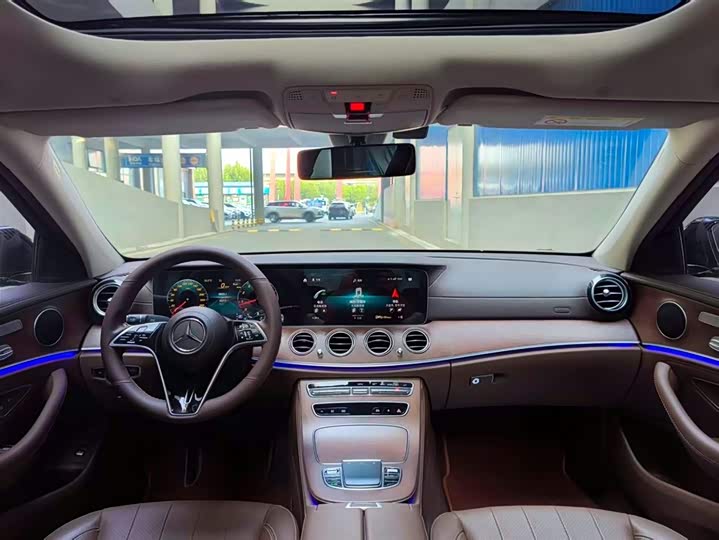 Фото 11 - Mercedes-Benz E-Class