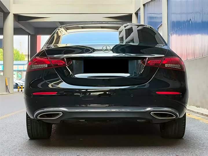 Фото 4 - Mercedes-Benz E-Class