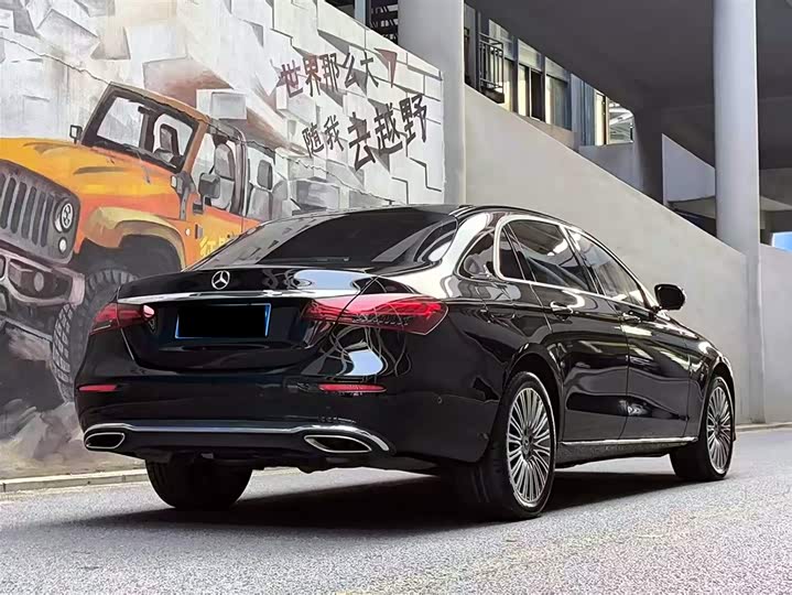 Фото 5 - Mercedes-Benz E-Class