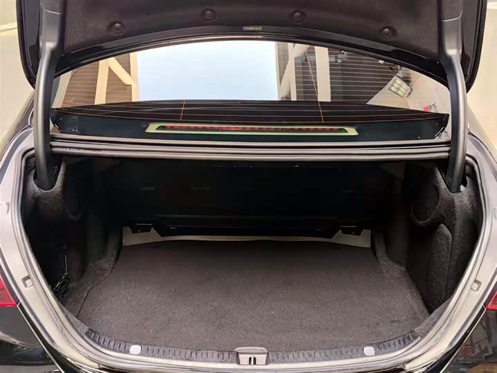 Фото 8 - Mercedes-Benz E-Class