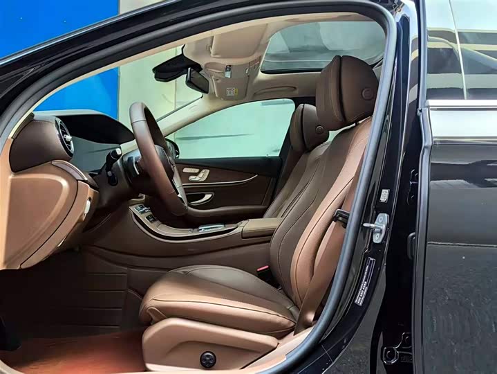 Фото 9 - Mercedes-Benz E-Class