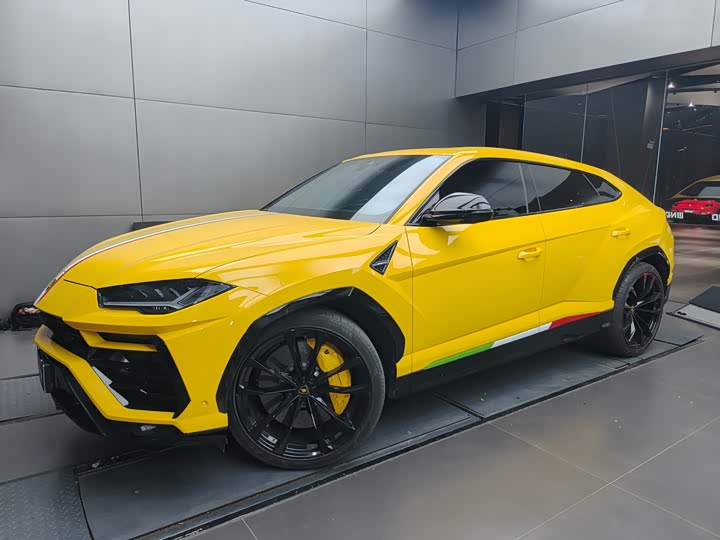 Фото 2 - Lamborghini Urus