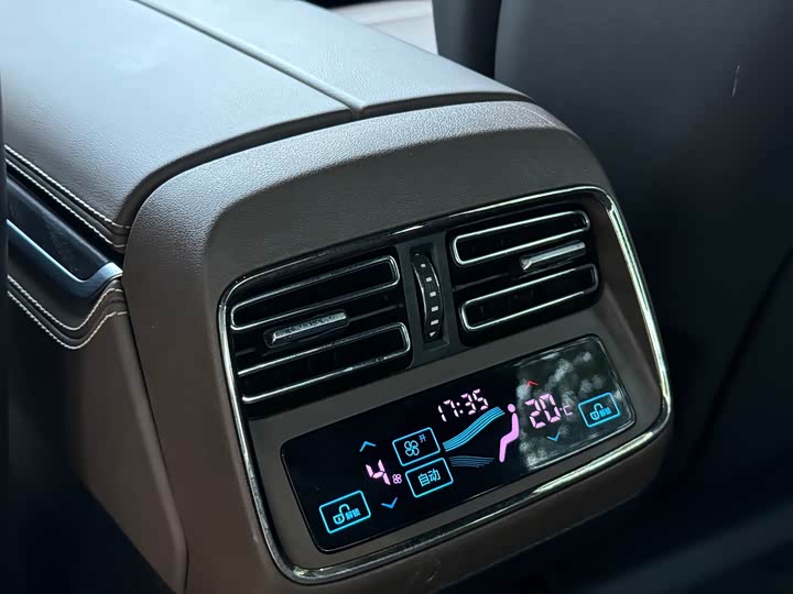 Фото 12 - BYD Han