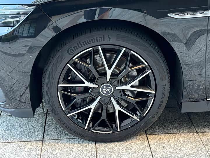 Фото 17 - BYD Han