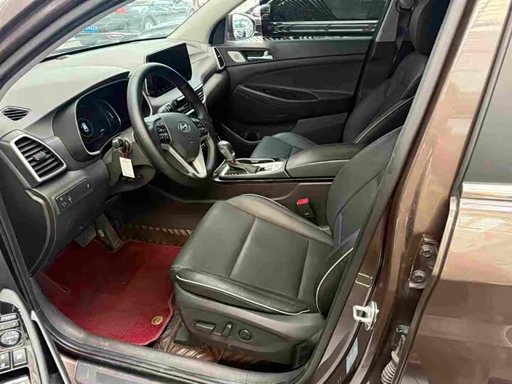 Фото 2 - Hyundai Tucson L