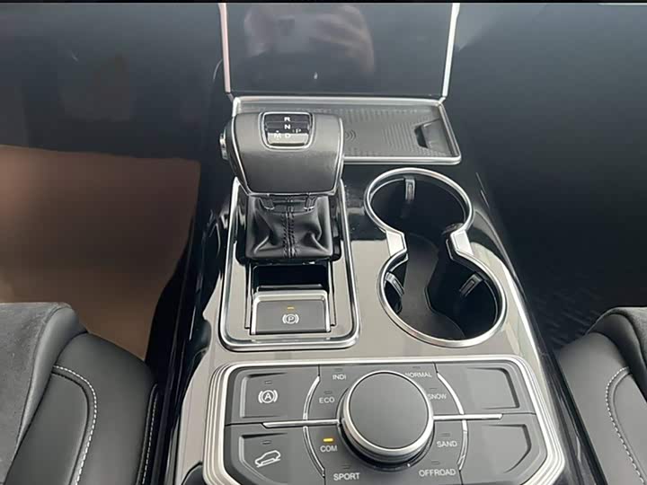 Фото 8 - Hongqi HS7