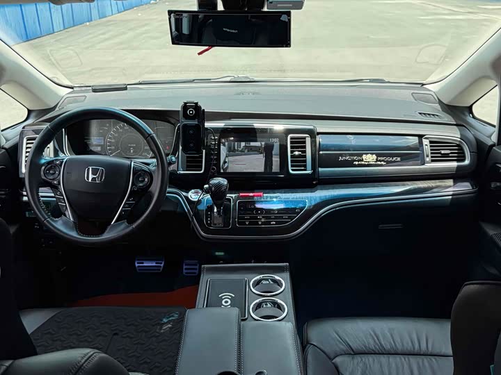 Фото 14 - Honda Elysion