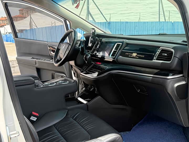 Фото 8 - Honda Elysion