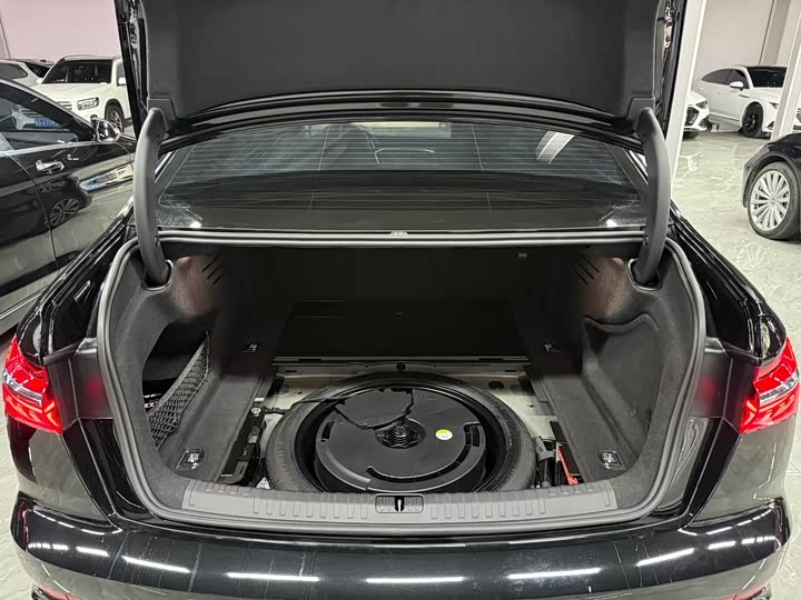 Фото 10 - Audi A6L