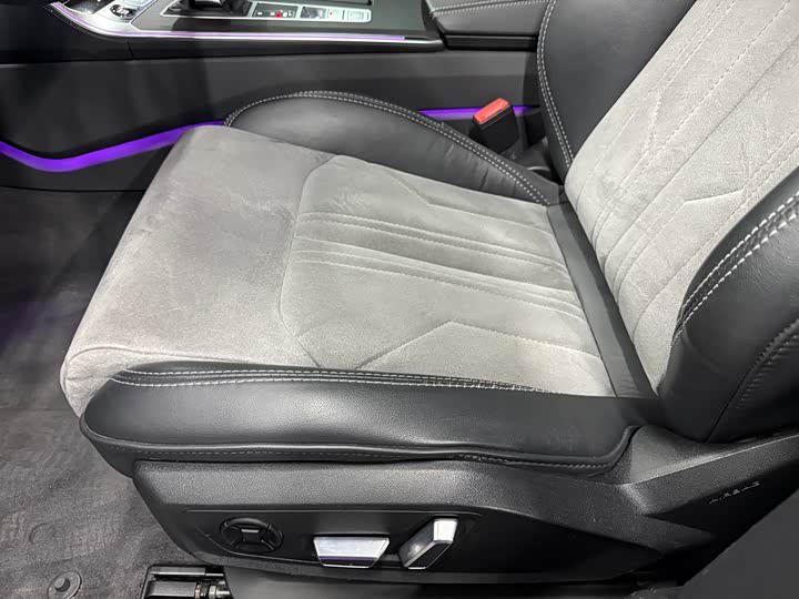 Фото 13 - Audi A6L