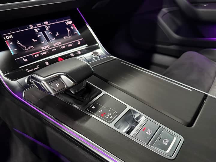 Фото 15 - Audi A6L