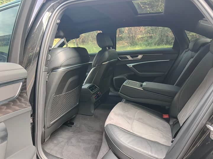 Фото 7 - Audi A6L