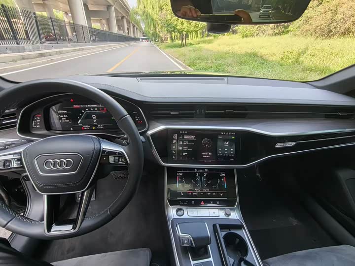 Фото 8 - Audi A6L