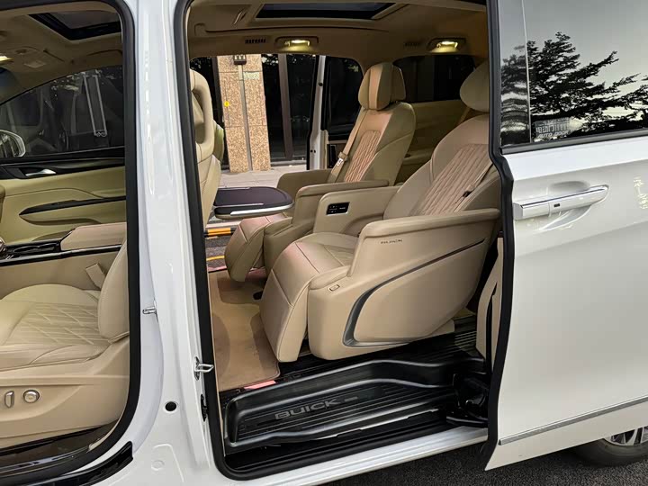 Фото 10 - Buick GL8 ES